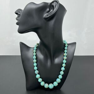 Costume jewelry glass beads necklace